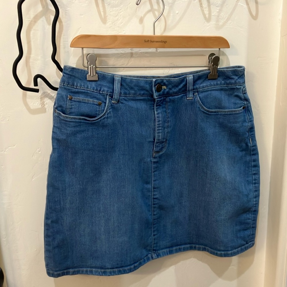 COPY - EUC Croft and Barrow blue Jean skort with 5 pockets and belt loops